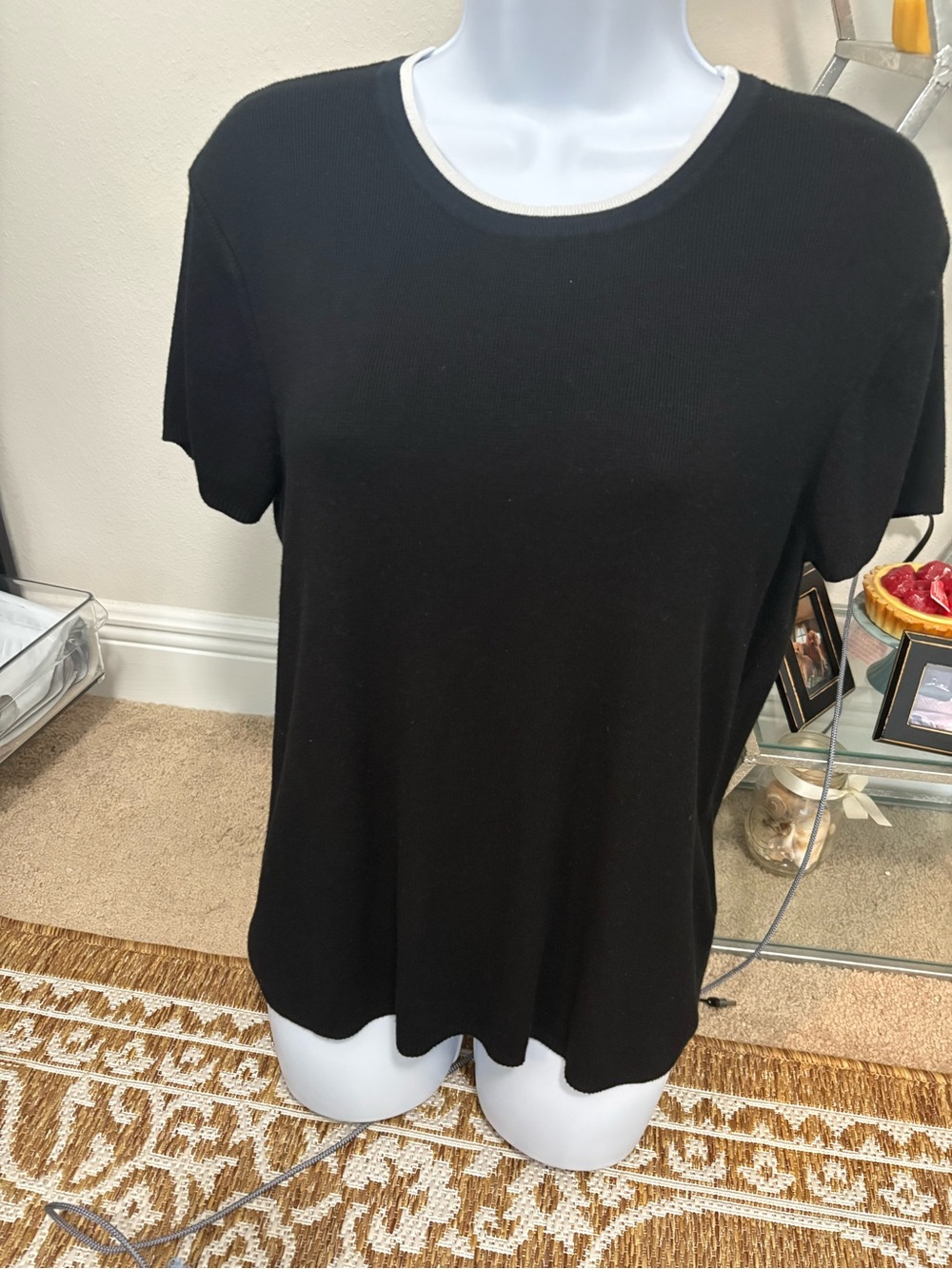 Cable & Gauge Womens Round Neck short sleeve sweater black w/white trim sz med